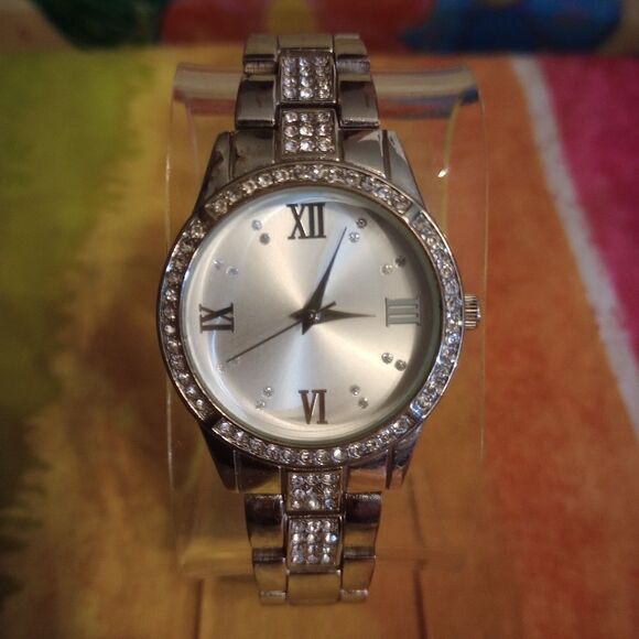 Men's stainless steel linked watch with a round face, excellent condition - Picture 1 of 13